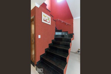 Escadas de casa à venda com 3 quartos, 250m² em Jardim Bela Vista, Guarulhos