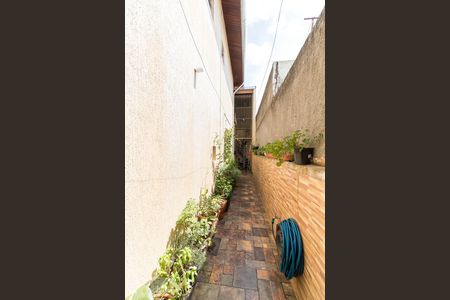 Casa para alugar com 250m², 3 quartos e 2 vagasCorredor lateral externo