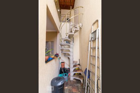 Casa para alugar com 250m², 3 quartos e 2 vagasEscadas terraço