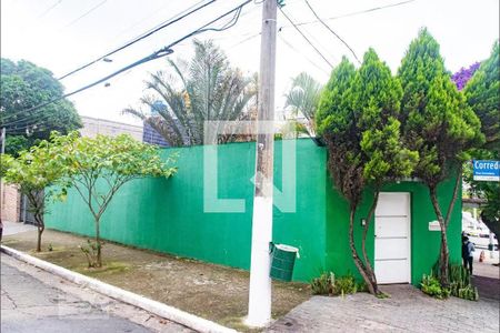 Casa à venda com 209m², 2 quartos e 2 vagas Casa à venda com 209m², 2 quartos e 2 vagasFachada