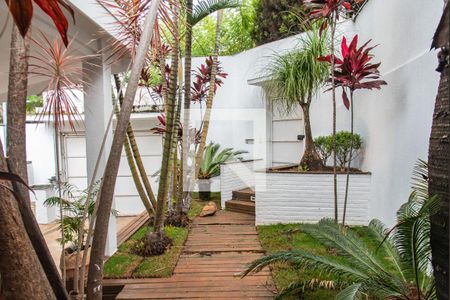 Casa à venda com 209m², 2 quartos e 2 vagas Casa à venda com 209m², 2 quartos e 2 vagasJardim