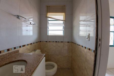 Banheiro de apartamento para alugar com 1 quarto, 50m² em Sarandi, Porto Alegre