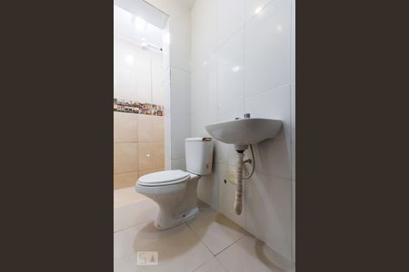 Banheiro Social de casa de condomínio para alugar com 1 quarto, 30m² em Americanópolis, São Paulo