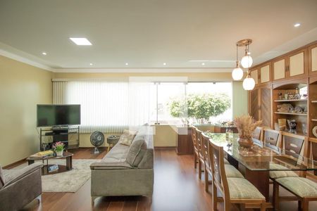 Casa à venda com 268m², 4 quartos e 4 vagasSala 