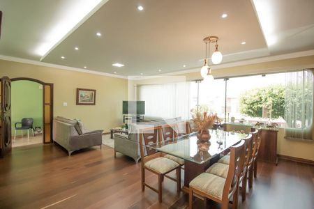 Casa à venda com 268m², 4 quartos e 4 vagasSala 