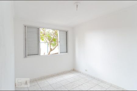 Quarto 1 de apartamento para alugar com 2 quartos, 50m² em Vila Guarani (z Sul), São Paulo