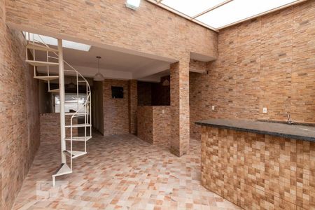 Casa à venda com 350m², 4 quartos e 5 vagas Casa à venda com 350m², 4 quartos e 5 vagasÁrea comum - Churrasqueira