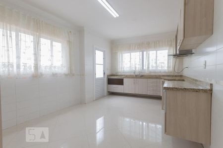 Casa à venda com 350m², 4 quartos e 5 vagas Casa à venda com 350m², 4 quartos e 5 vagasCozinha