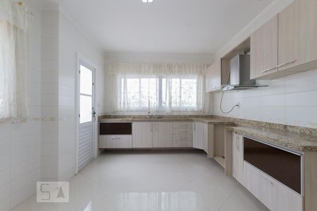 Casa à venda com 350m², 4 quartos e 5 vagas Casa à venda com 350m², 4 quartos e 5 vagasCozinha