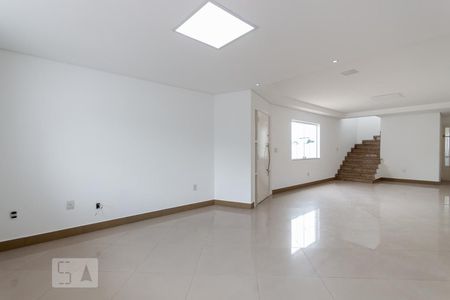 Sala de casa à venda com 4 quartos, 350m² em Vila Maria Alta, São Paulo