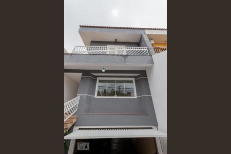 Casa à venda com 350m², 4 quartos e 5 vagas Casa à venda com 350m², 4 quartos e 5 vagasFachada