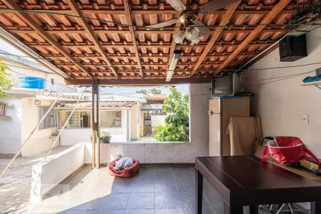 Casa à venda com 172m², 3 quartos e 4 vagas Casa à venda com 172m², 3 quartos e 4 vagasChurrasqueira