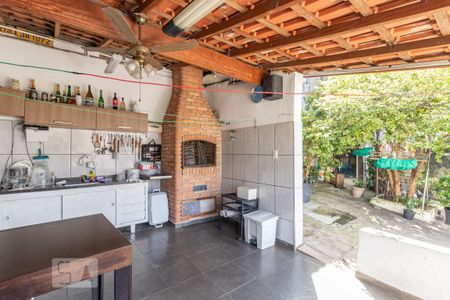 Casa à venda com 172m², 3 quartos e 4 vagasChurrasqueira