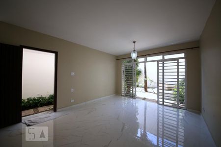 Casa para alugar com 130m², 3 quartos e 1 vagaSala 