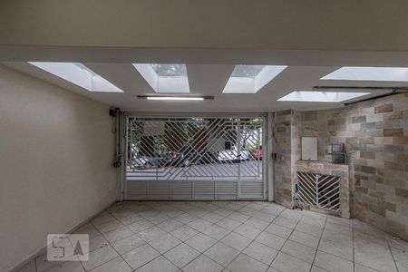 Casa à venda com 180m², 4 quartos e 2 vagas Casa à venda com 180m², 4 quartos e 2 vagasGaragem