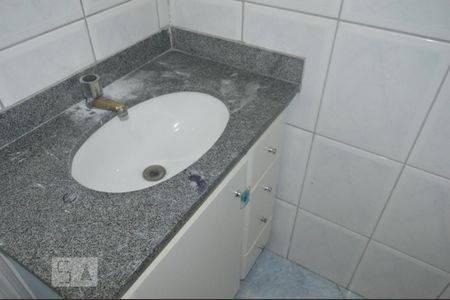 Banheiro de apartamento à venda com 2 quartos, 58m² em Vila Mazzei, São Paulo