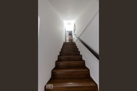 Escada de casa à venda com 2 quartos, 130m² em Vila Bertioga, São Paulo