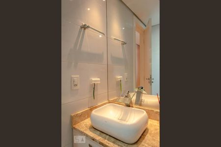 Apartamento para alugar com 47m², 2 quartos e sem vaga Apartamento para alugar com 47m², 2 quartos e sem vagaBanheiro