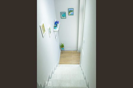escada para a sala de casa à venda com 2 quartos, 120m² em Vila Isabel, Rio de Janeiro