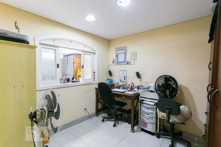 Casa à venda com 210m², 3 quartos e 4 vagasEscritório