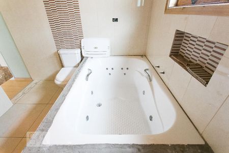 Casa à venda com 210m², 3 quartos e 4 vagasBanheiro da Suíte