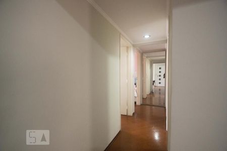 Corredor de apartamento à venda com 3 quartos, 110m² em Jardim das Acácias, São Paulo