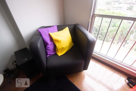 Sofá de apartamento à venda com 3 quartos, 110m² em Jardim das Acácias, São Paulo