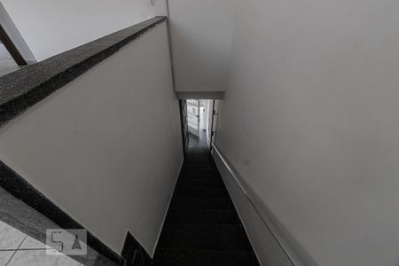 Casa para alugar com 75m², 2 quartos e sem vagaEscada