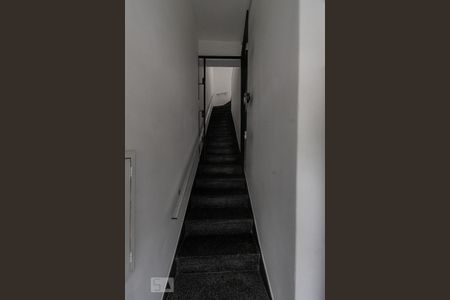 Casa para alugar com 75m², 2 quartos e sem vagaEscada