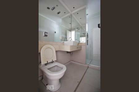 Banheiro de apartamento para alugar com 4 quartos, 125m² em Vila Suzana, São Paulo