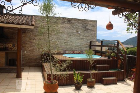 Apartamento à venda com 180m², 3 quartos e 2 vagasÁrea Externa