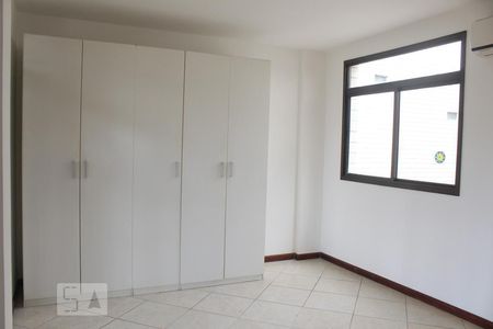 Apartamento à venda com 180m², 3 quartos e 2 vagasSuíte 1