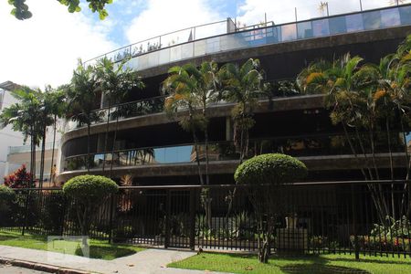 Apartamento à venda com 180m², 3 quartos e 2 vagasFachada