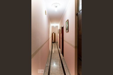 Casa à venda com 380m², 4 quartos e 10 vagasCorredor - Casa 1