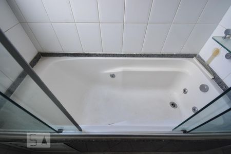 Apartamento à venda com 73m², 2 quartos e 2 vagasBanheiro da suíte