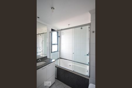 Apartamento à venda com 73m², 2 quartos e 2 vagasBanheiro da suíte