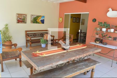 Casa à venda com 225m², 3 quartos e 3 vagasVaranda  dos fundos