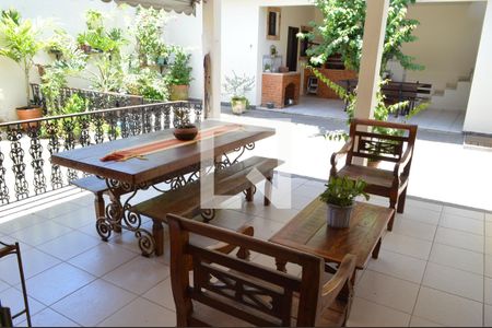 Casa à venda com 225m², 3 quartos e 3 vagasVaranda  dos fundos