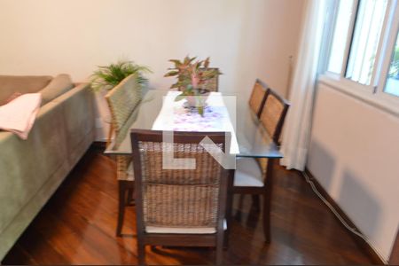 Casa à venda com 225m², 3 quartos e 3 vagasSala