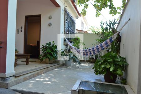 Casa à venda com 225m², 3 quartos e 3 vagasQuintal da frente 