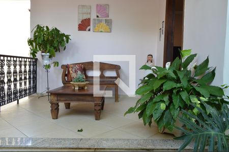 Casa à venda com 225m², 3 quartos e 3 vagasVaranda da frente