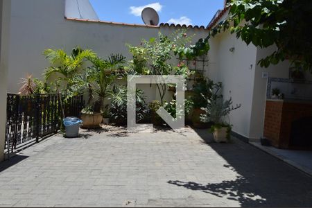 Casa à venda com 225m², 3 quartos e 3 vagasQuintal dos  fundos 