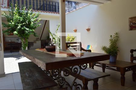 Casa à venda com 225m², 3 quartos e 3 vagasVaranda  dos fundos