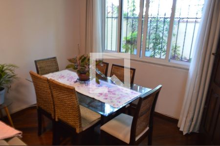 Casa à venda com 225m², 3 quartos e 3 vagasSala