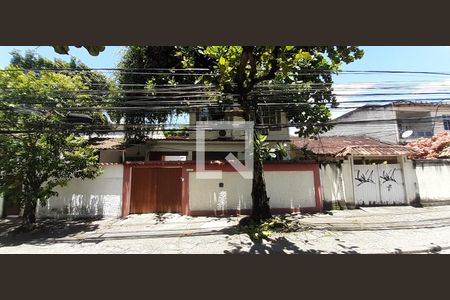 Casa à venda com 225m², 3 quartos e 3 vagasFachada 