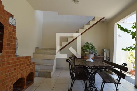 Casa à venda com 225m², 3 quartos e 3 vagasChurrasqueira