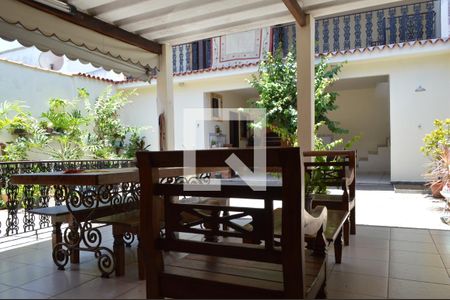 Casa à venda com 225m², 3 quartos e 3 vagasVaranda  dos fundos