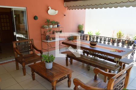 Casa à venda com 225m², 3 quartos e 3 vagasVaranda  dos fundos