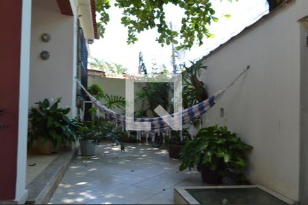 Casa à venda com 225m², 3 quartos e 3 vagasQuintal da frente 