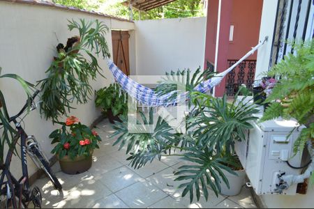 Casa à venda com 225m², 3 quartos e 3 vagasQuintal da frente 